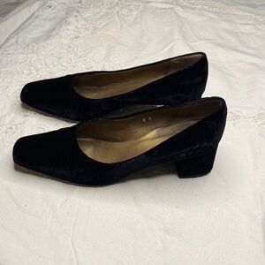 Joan & David Vintage Black Velvet Heels - Excellent Condition